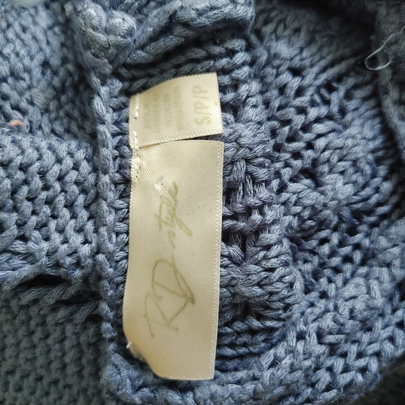 Sweater - Picture 3 of 3